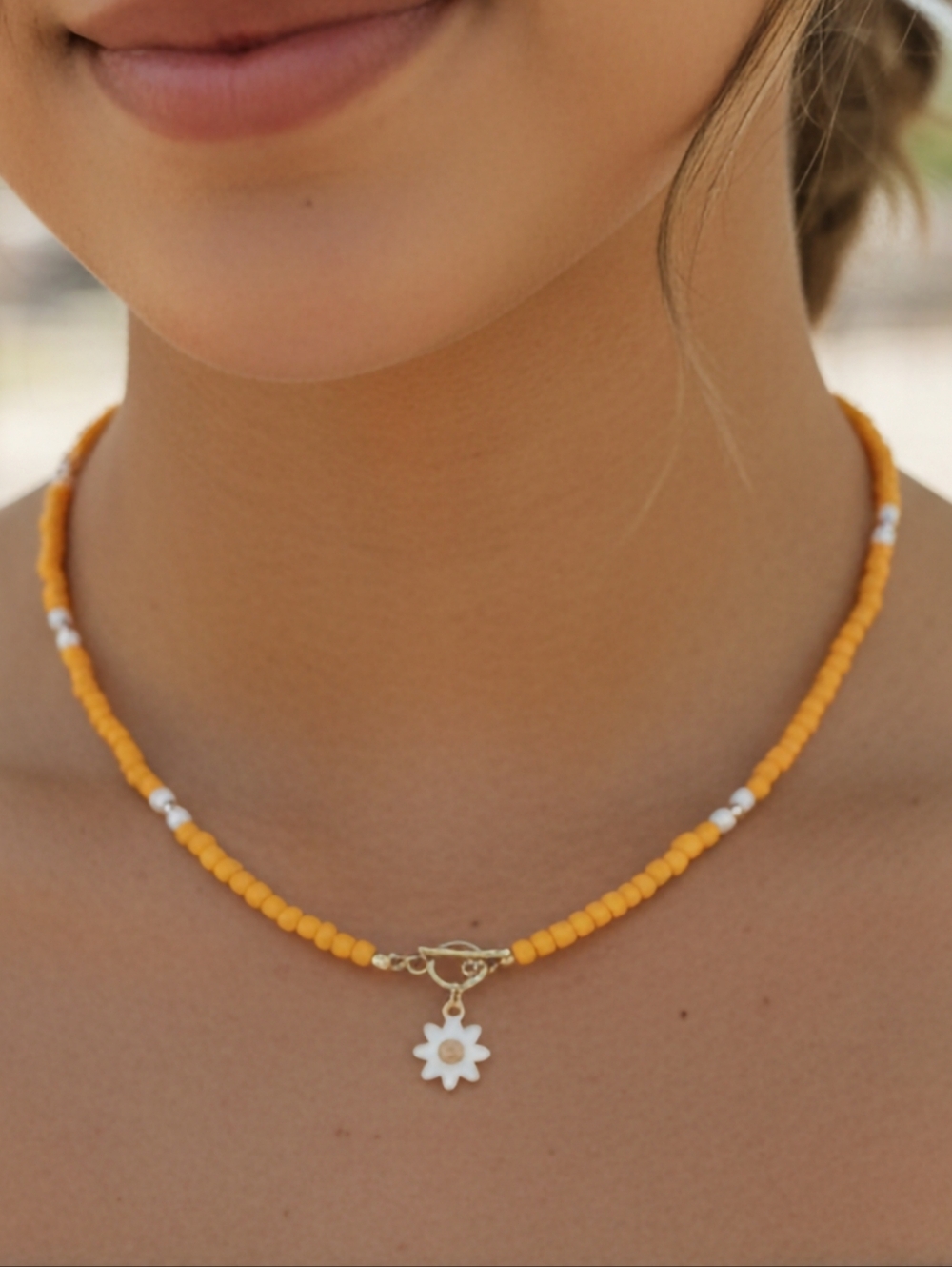 Spring/Summer Necklace With Daisy Charm Brand New
